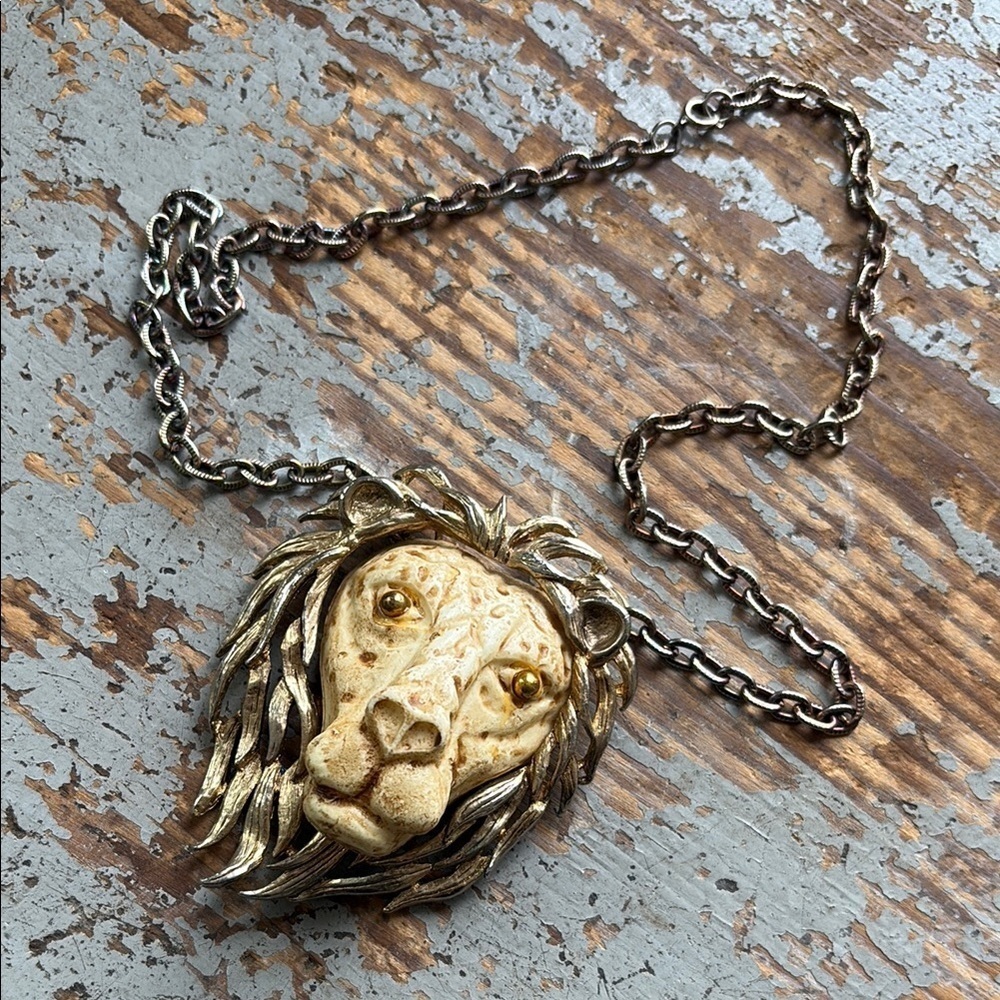 Vtg Luca Razza | Zodiac Leo Lion Carved Resin Head Gold Tone Statement Necklace